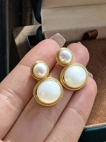 Natural jade and pearl earrings with elegant design
