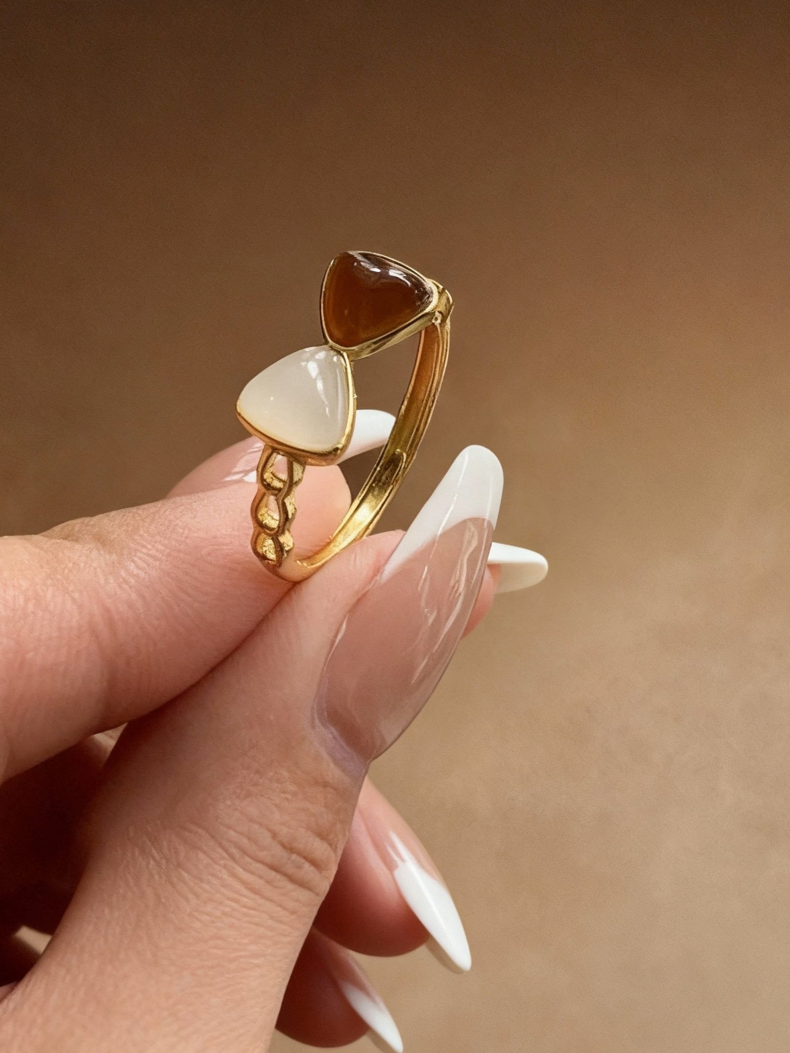 Natural Hetian jade ring with dual-color stone pattern